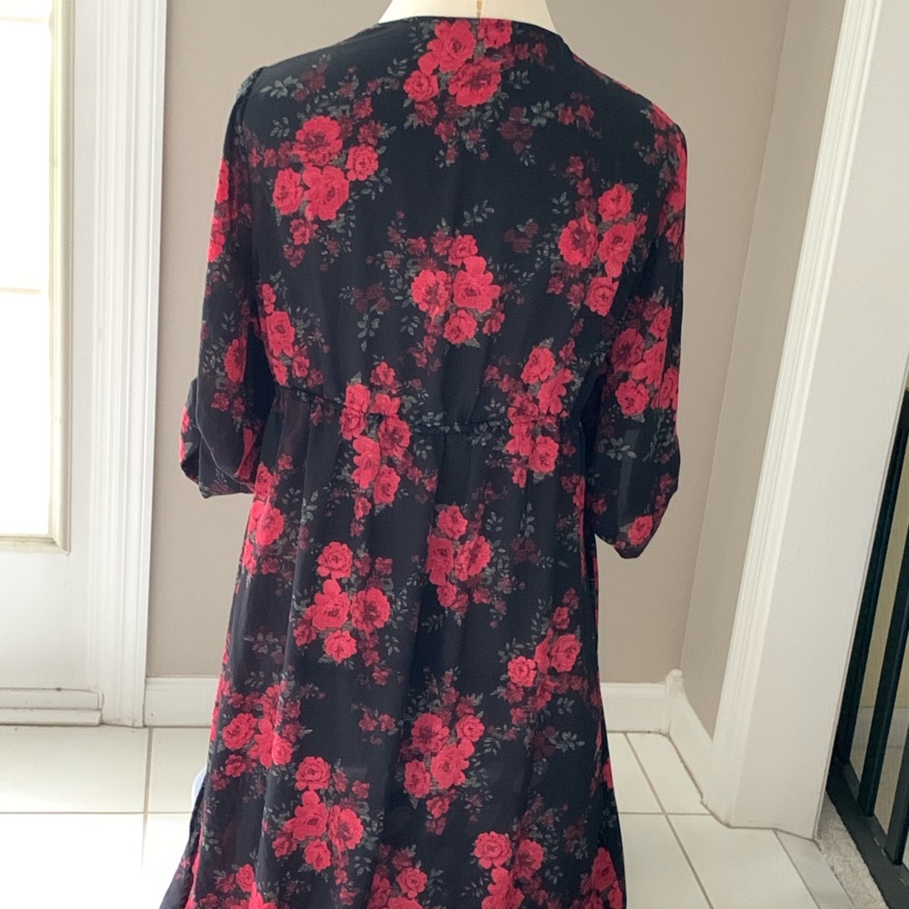 Torrid size 2 Floral Georgette Surplice Blouse - Picture 3 of 4